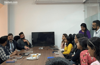 Dr. Mohit Agarwal, Medical Oncologist From Fortis Hospital, Delhi, Visited Vaidam’s Office for a Valuable Session