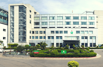 74-year-old Sabriya Karim from Iraq Underwent a Successful Minimally Invasive Heart Bypass Surgery in India