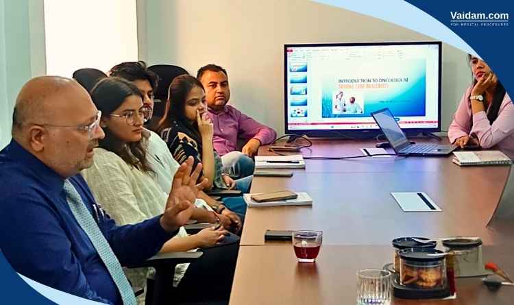Dr. Anil Thakwani explaining about clinical oncology