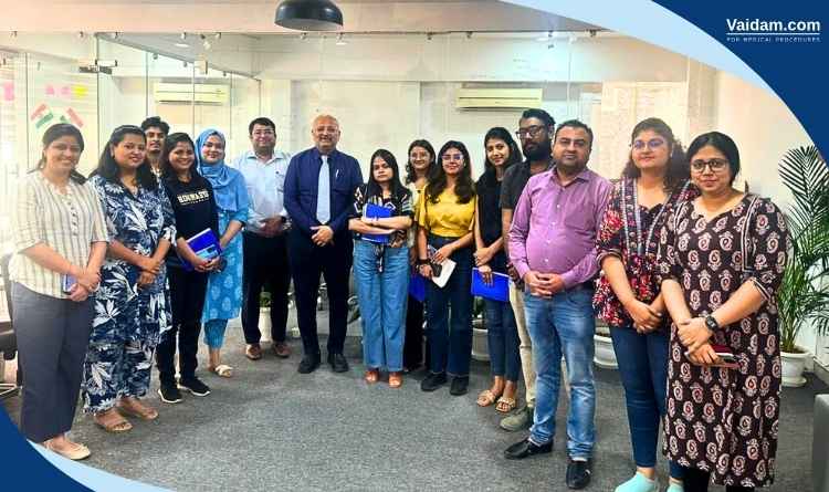 Dr. Anil Thakwani with Vaidam Team After the session on Clinical Oncology